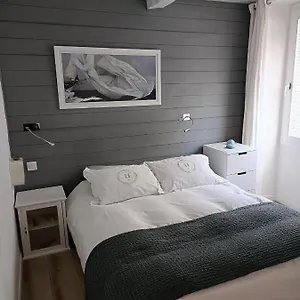 Apartment La Mer En Ville, Marseilles